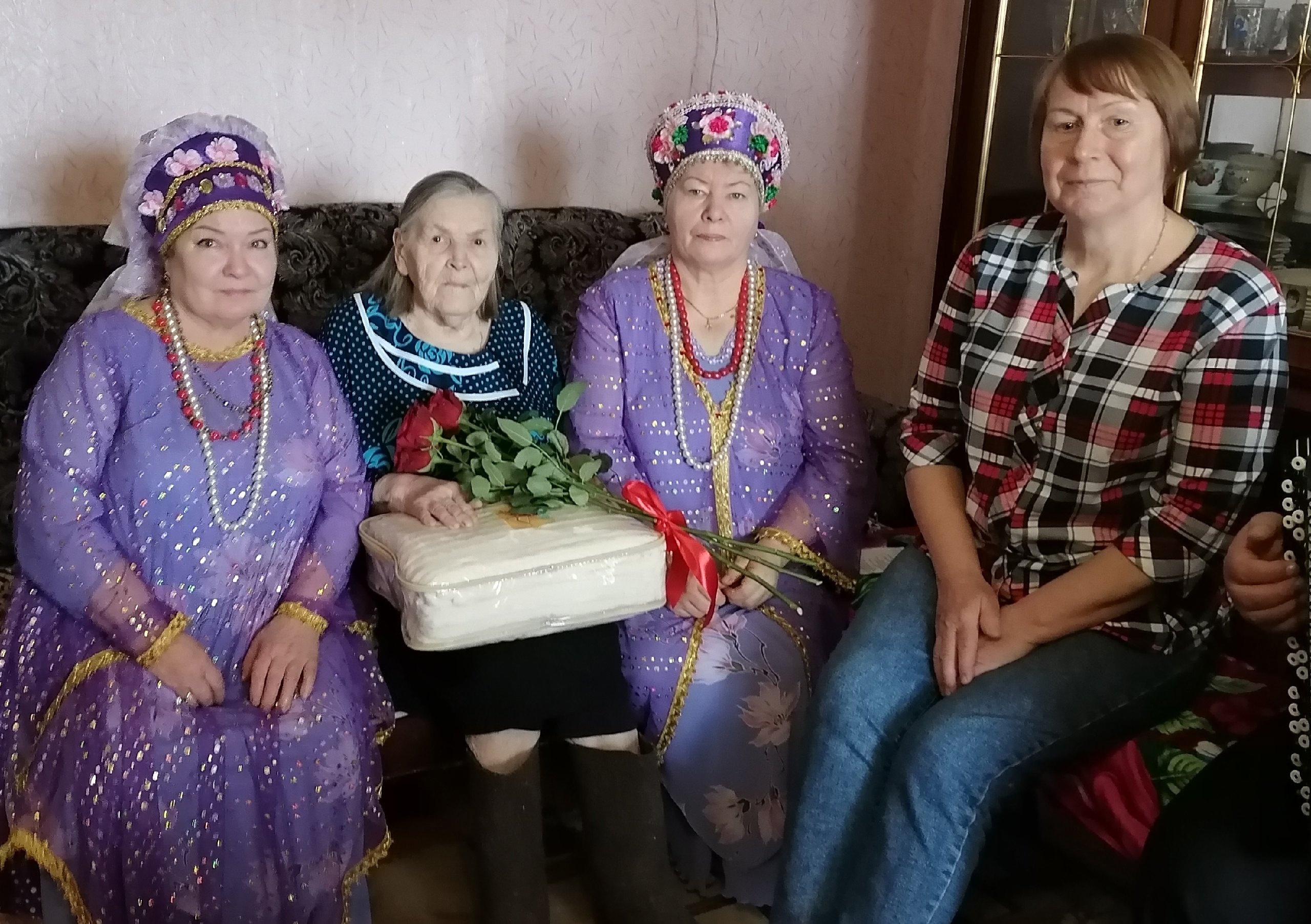90-летний юбилей отпраздновала жительница деревни Шевырталово.