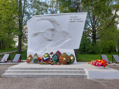 Памятник-монумент погибшим воинам в годы Великой Отечественной войны.