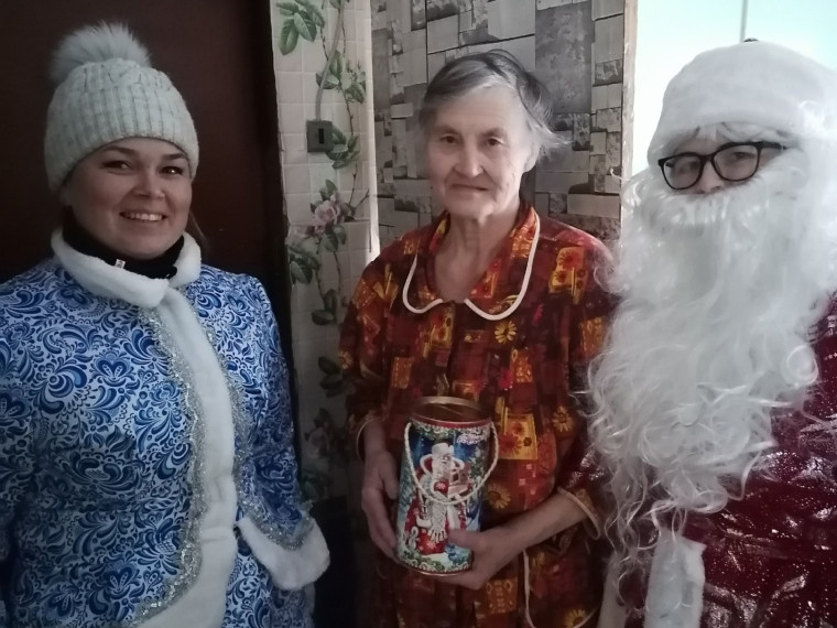 В районе продолжается акция «Новый год в каждый дом!». В районе продолжается акция «Новый год в каждый дом!».