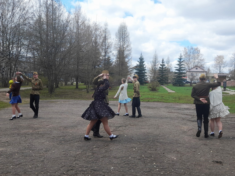В Нагорске прошла ежегодная акция «Вальс Победы». В Нагорске прошла ежегодная акция «Вальс Победы».