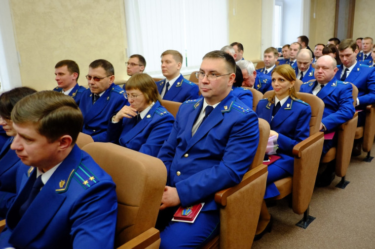 В Кирове прошло торжественное мероприятие по случаю Дня сотрудника прокуратуры.