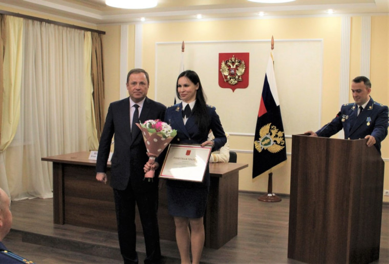 Игорь Комаров поздравил сотрудников российской прокуратуры  с профессиональным праздником.
